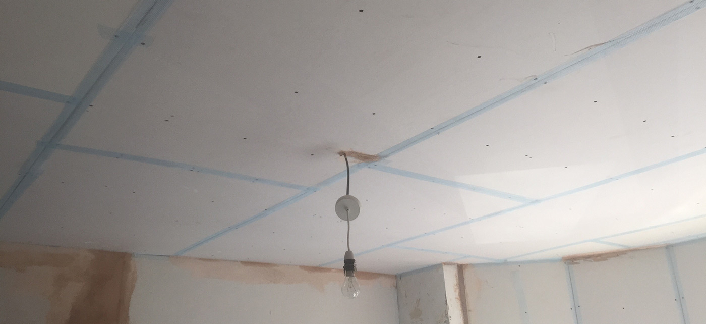 Overboard & Skim On A Badly Damaged Ceiling A. Merson Plastering